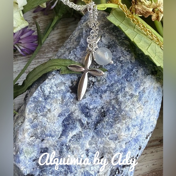 Elegant Silver Cross Necklace with Polished Finish selenite - Picture 1 of 1